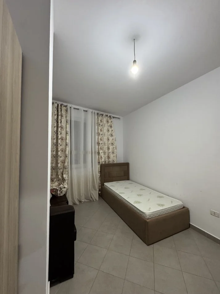 Tirane, jepet me qera apartament 2+1+Ballkon Kati 3, 100 m² 450 € (Astir)