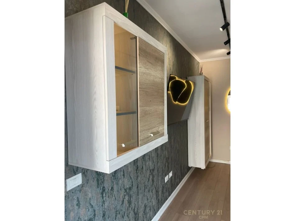 Tirane, jepet me qera apartament 1+1+Ballkon Kati 11, 76 m² 950 € 