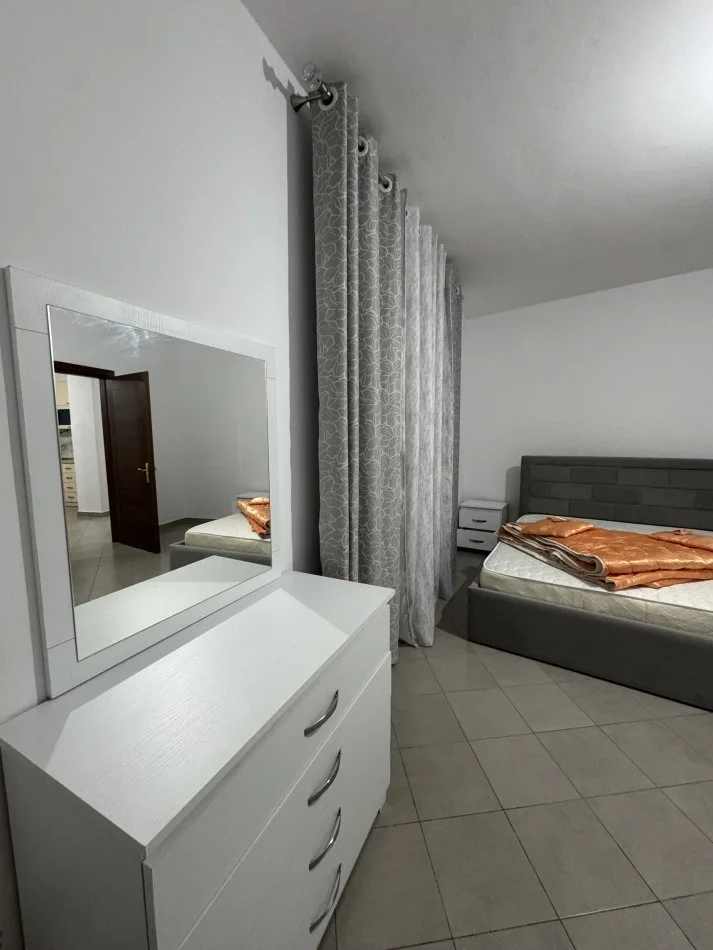 Tirane, jepet me qera apartament 2+1+Ballkon Kati 3, 100 m² 450 € (Astir)