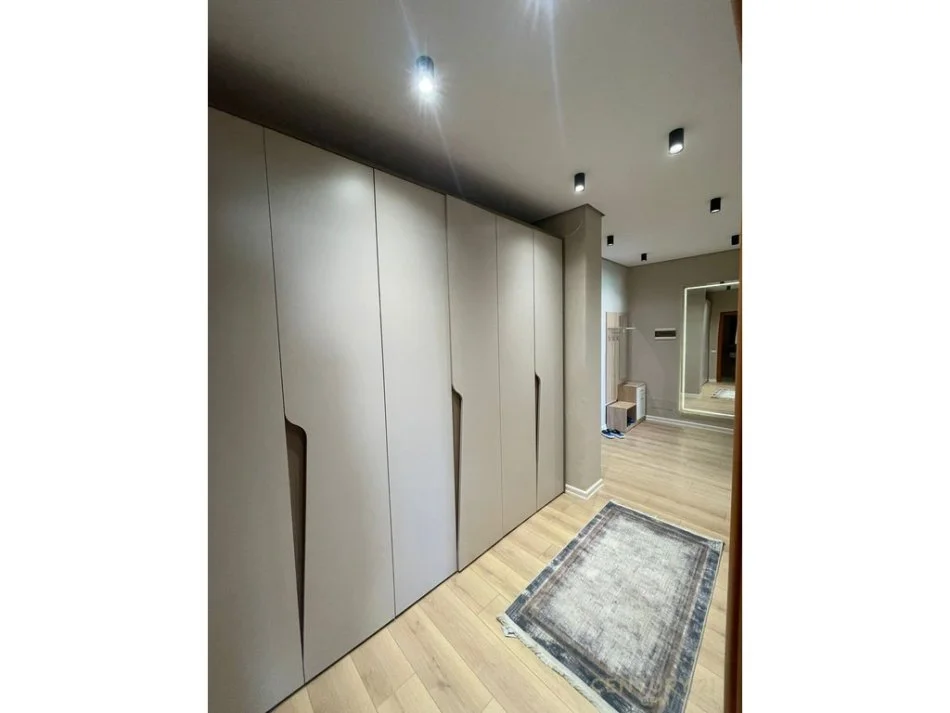 Tirane, jepet me qera apartament 1+1+Ballkon Kati 11, 76 m² 950 € 