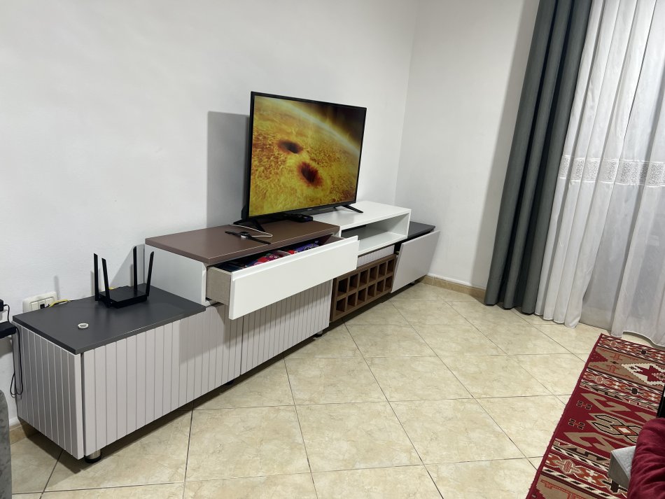 Tirane, shes Mobilje Tv 190 €