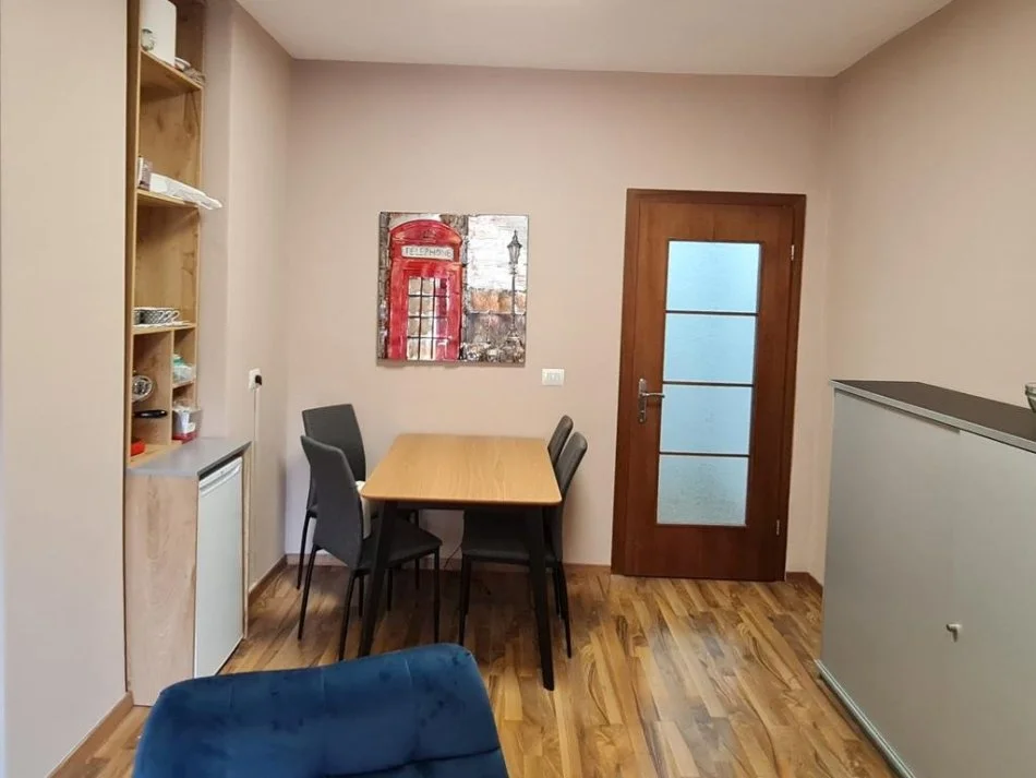 Tirane, jepet me qera ambjent biznesi Kati 2, 140 m² 1.650 € (Prane Zjarrfikses, 21 Dhjetori)
