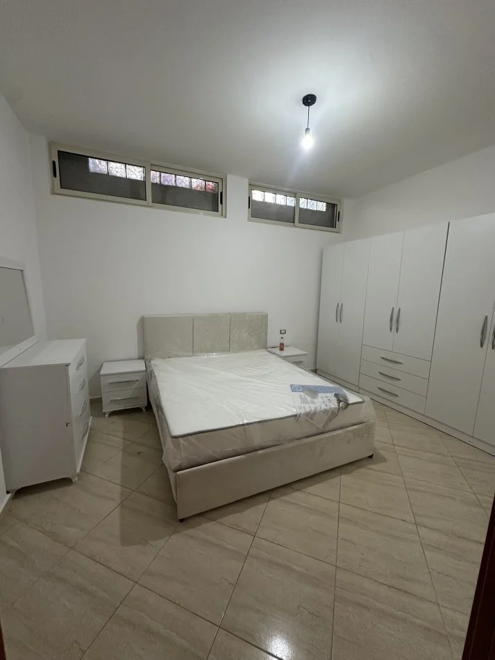 Tirane, jepet me qera apartament 3+1+Ballkon Kati 6, 130 m² 400 € 