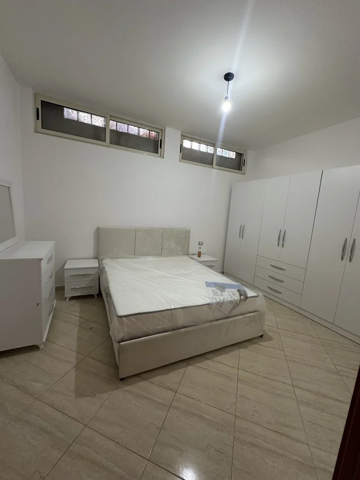 Tirane, jepet me qera apartament 3+1+Ballkon Kati 6, 130 m² 400 € 