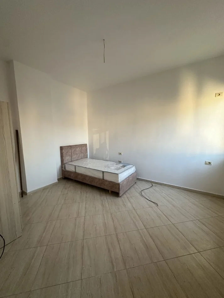 Tirane, jepet me qera apartament 3+1+Ballkon Kati 6, 130 m² 400 € 
