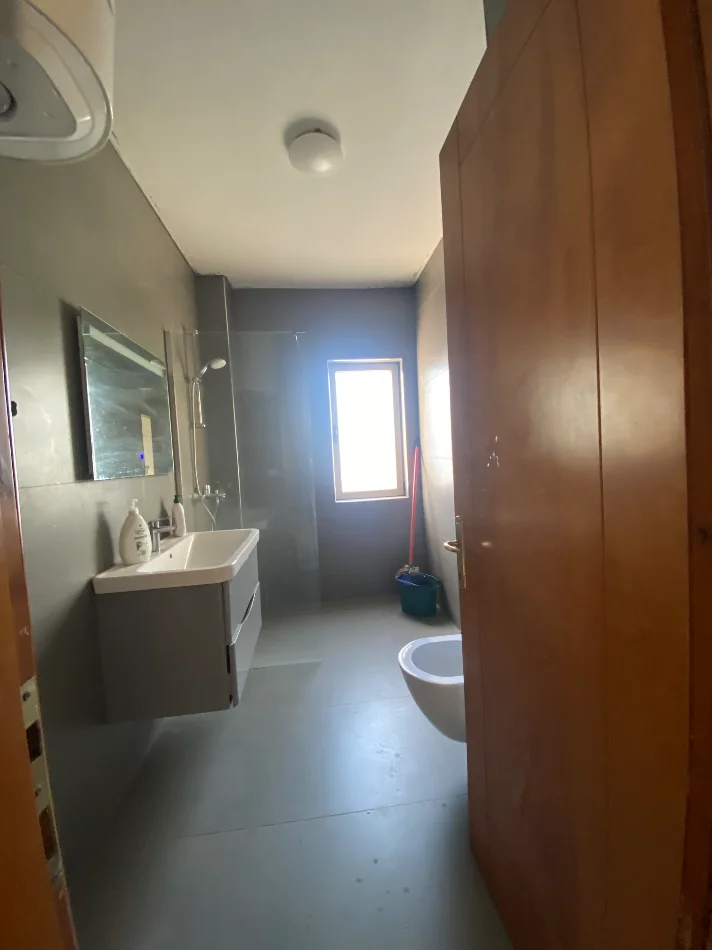 Shqiperi, shes apartament 2+1 Kati 3, 102 m² 215.000 € (Rruga Irfan Tomini)