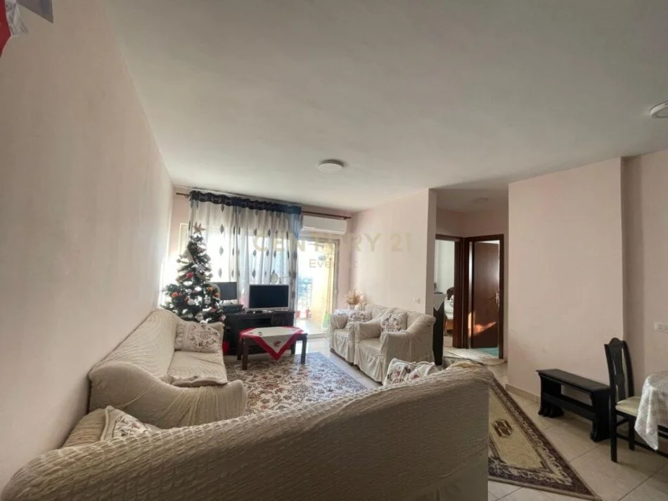 Tirane, shitet apartament 2+1 Kati 4, 83 m² 125.000 € (Fusha aviacionit)