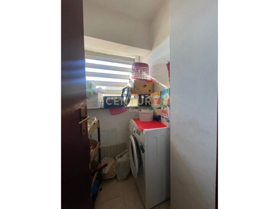 Tirane, shitet apartament 2+1 Kati 4, 83 m² 125.000 € (Fusha aviacionit)