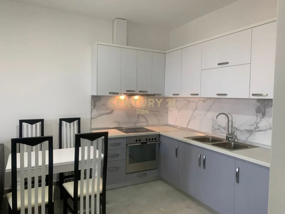 Shqiperi, jepet me qera 2+1 Kati 3, 84 m² 400€