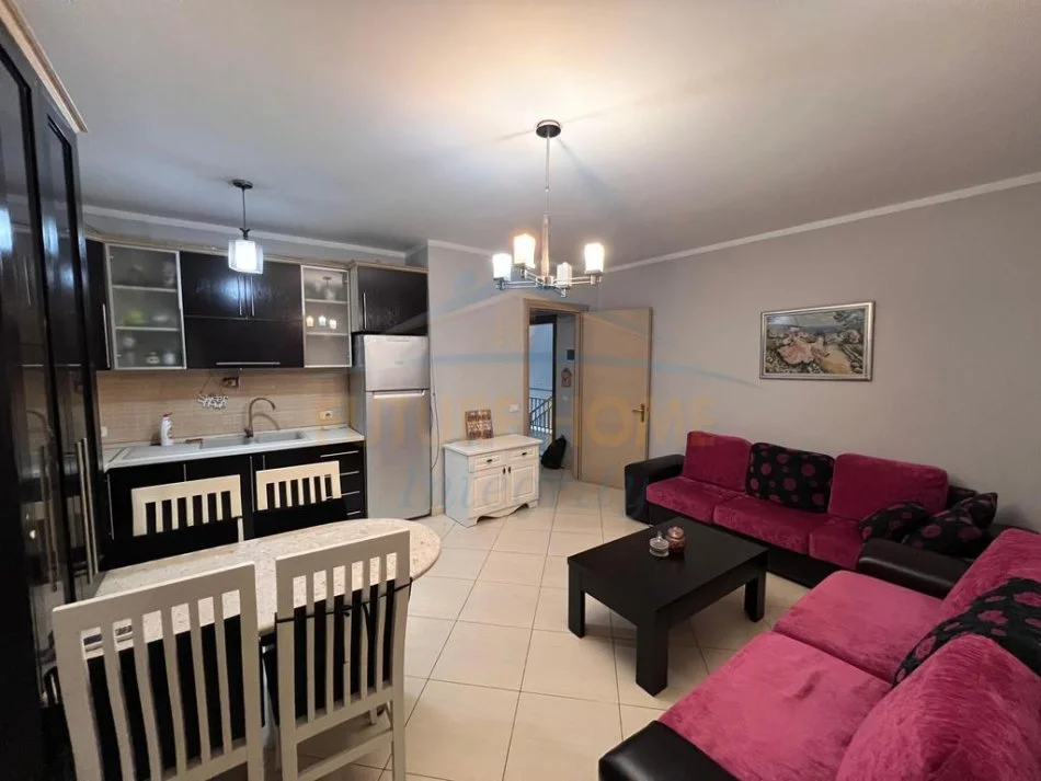 Tirane, jepet me qera apartament 1+1+Ballkon Kati 3, 500 m² 500 € (Jordan Misja)