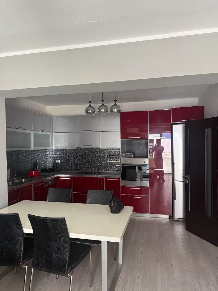 Durres, jepet me qera apartament 1+1+Aneks+Ballkon Kati 2, 60 m² 470 € (Vollga currila)