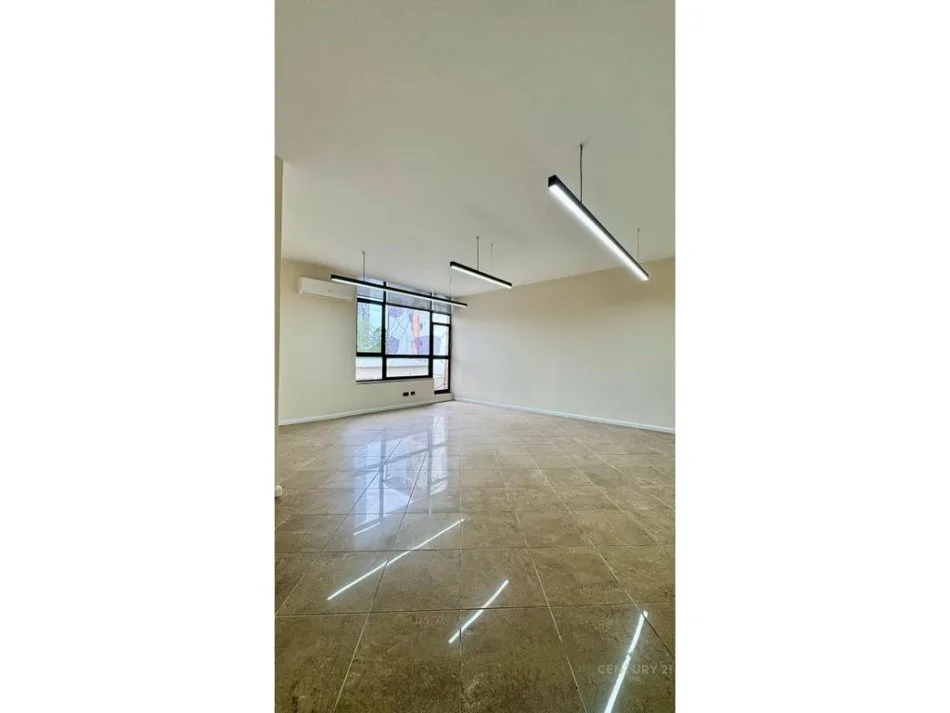 Tirane, jepet me qera apartament 4+1+Ballkon Kati 3, 200 m² 3.500 € 