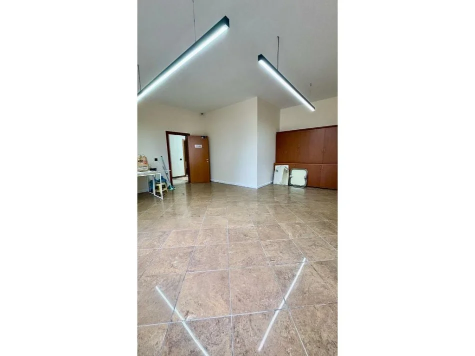 Tirane, jepet me qera apartament 4+1+Ballkon Kati 3, 200 m² 3.500 € 