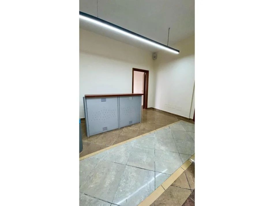 Tirane, jepet me qera apartament 4+1+Ballkon Kati 3, 200 m² 3.500 € 