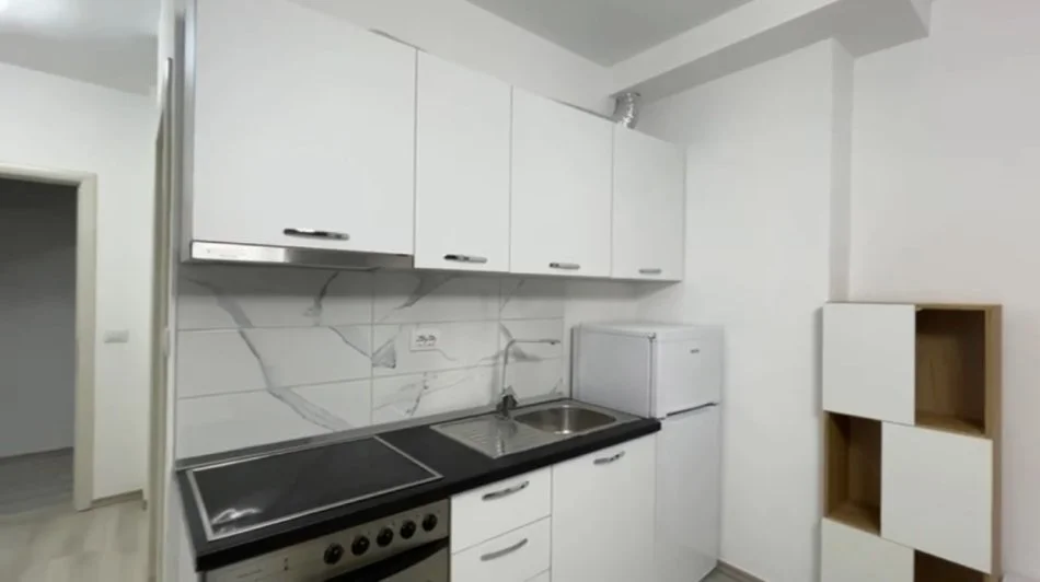 Tirane, jepet me qera apartament 1+1+Ballkon Kati 1, 60 m² 350 € (Bulevardi Migjeni)