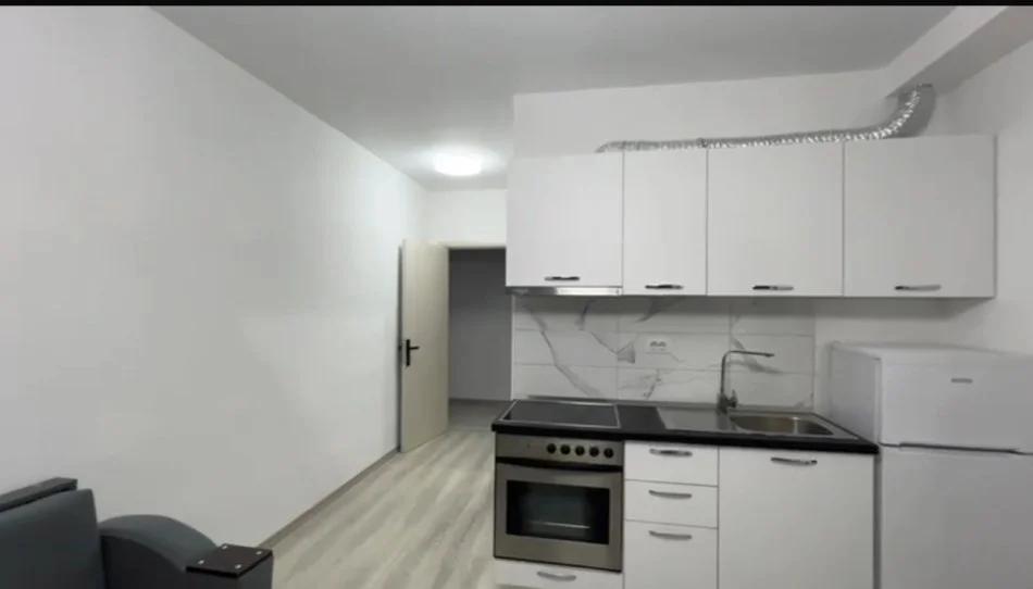 Tirane, jepet me qera apartament 1+1+Ballkon Kati 1, 60 m² 350 € (Bulevardi Migjeni)
