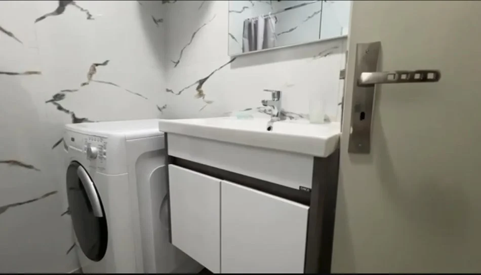 Tirane, jepet me qera apartament 1+1+Ballkon Kati 1, 60 m² 350 € (Bulevardi Migjeni)