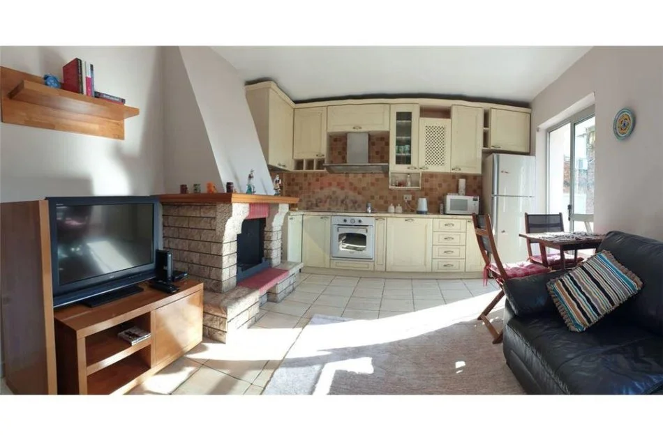 Tirane, jepet me qera apartament 1+1 , 62 m² 500 € (Rruga e Durresit)