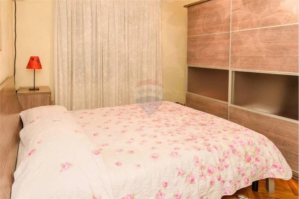 Tirane, jepet me qera apartament 1+1 , 62 m² 500 € (Rruga e Durresit)