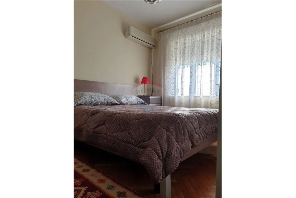 Tirane, jepet me qera apartament 1+1 , 62 m² 500 € (Rruga e Durresit)