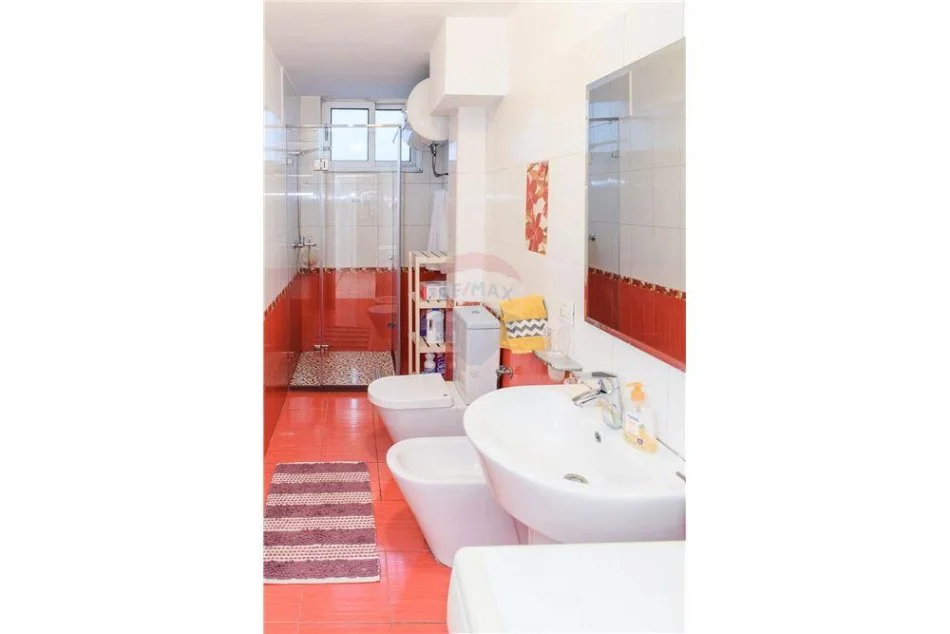 Tirane, jepet me qera apartament 1+1 , 62 m² 500 € (Rruga e Durresit)