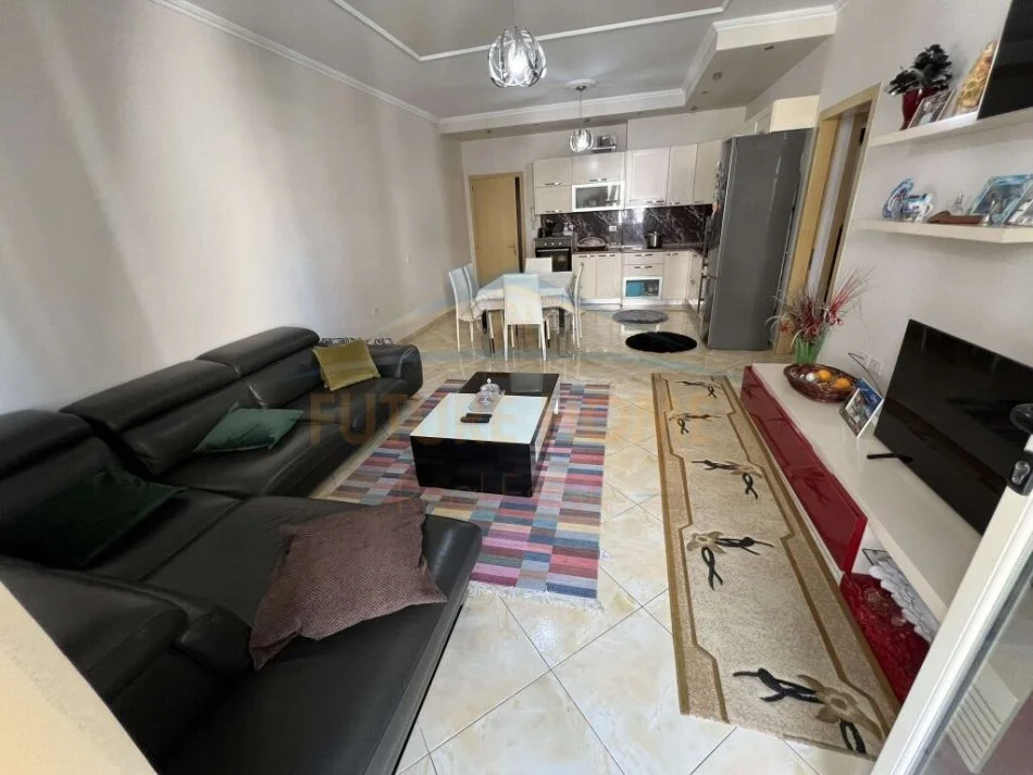 Tirane, shitet 2+1+Ballkon Kati 5, 100 m² 134.000 € (Yzberisht)