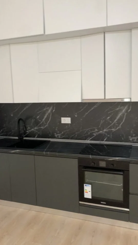 Tirane, jepet me qera shtepi 2+1+Ballkon Kati 4, 110 m² 310 € (Kombinat)