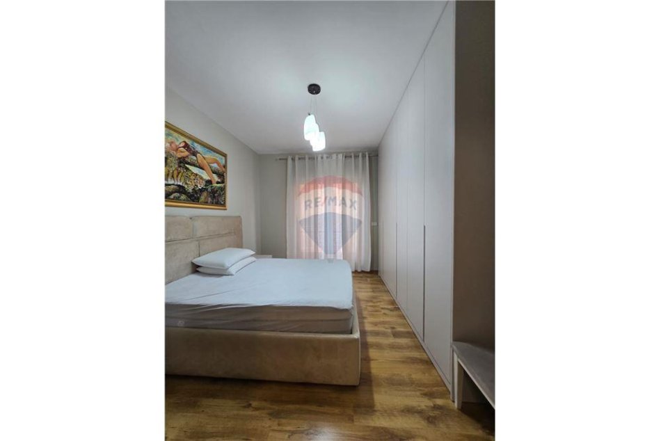 Tirane, jepet me qera apartament 2+1+Ballkon , 1.000 € (Kompleksi Deliorgji)