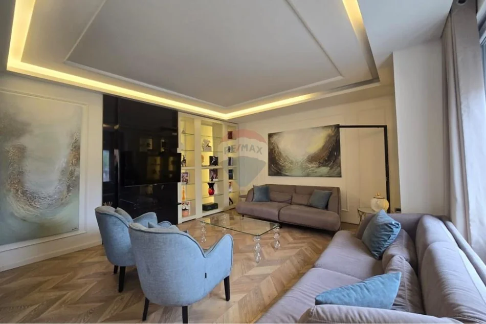 Tirane, jepet me qera apartament 3+1 Kati 4, 140 m² 1.300 € 