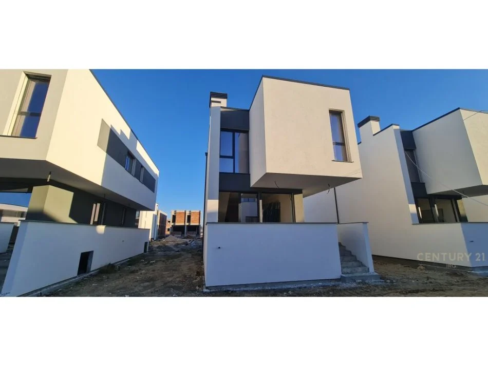 Durres, shitet Vile 3+1 Kati 1, 165 m² 385.000 € (Gjiri i Lalezit Durrës Albania)