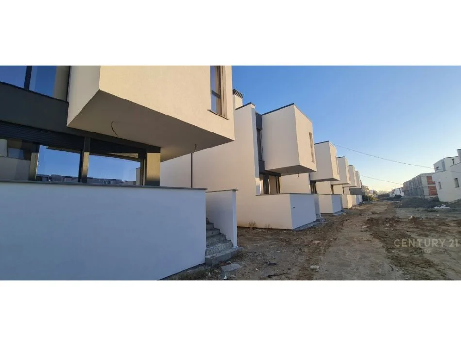 Durres, shitet Vile 3+1 Kati 1, 165 m² 385.000 € (Gjiri i Lalezit Durrës Albania)