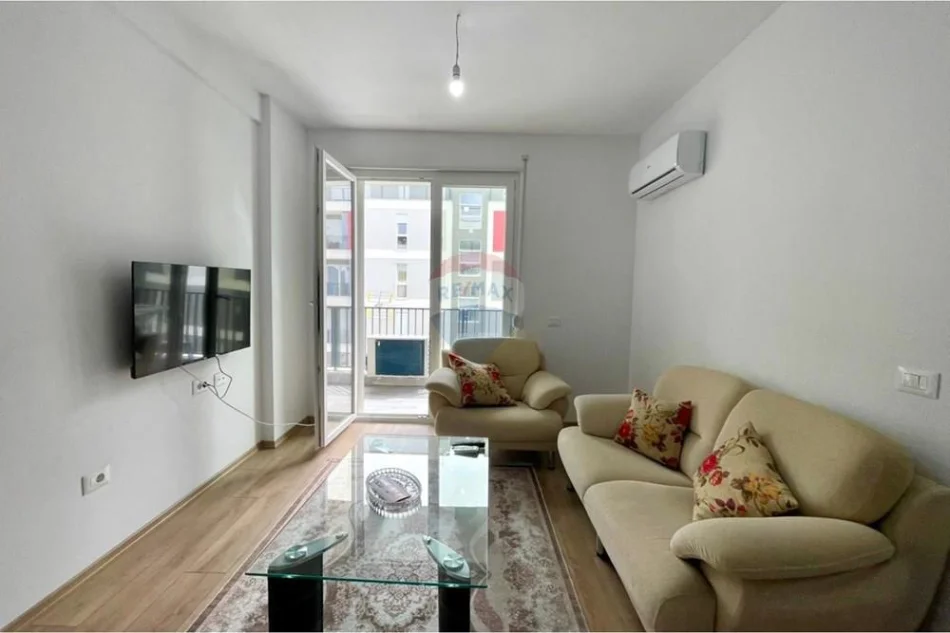 Tirane, jepet me qera apartament 1+1 Kati 6, 65 m² 400 € 