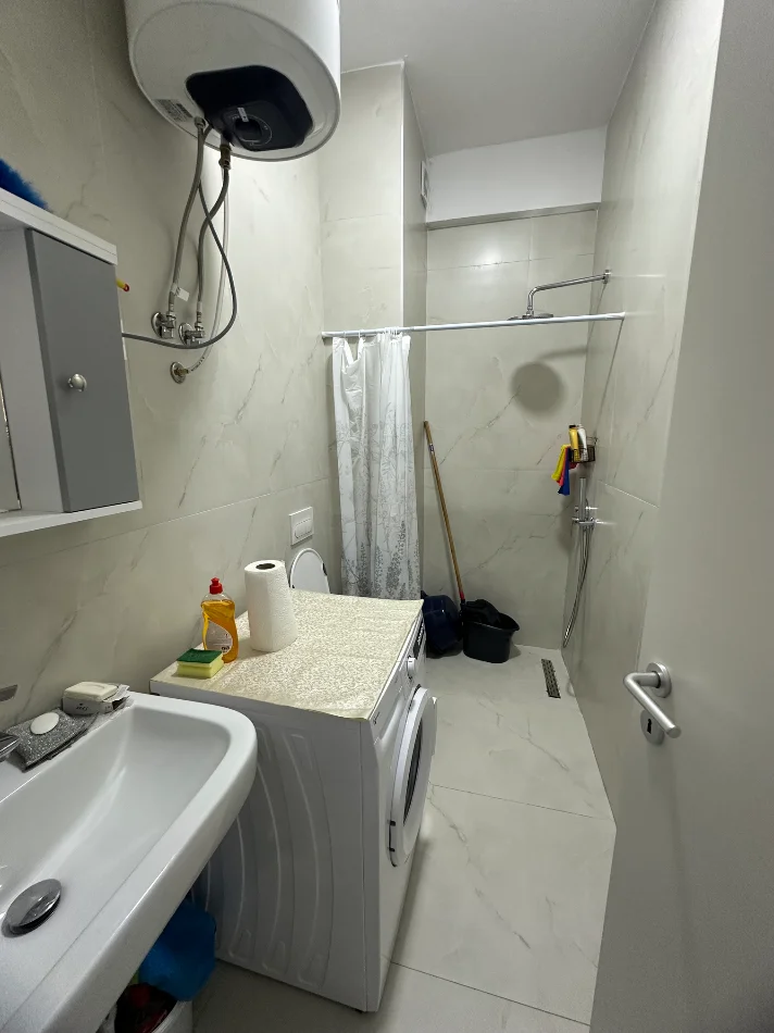 Tirane, jepet me qera apartament 1+1+Ballkon Kati 5, 52 m² 400 € (Pasho Hysa,Kompleksi Mangalem,40.000Leke)