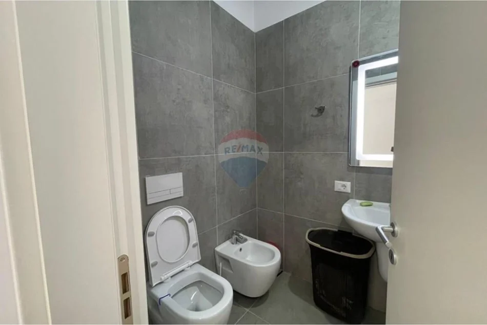 Tirane, jepet me qera apartament 1+1 Kati 6, 65 m² 400 € 