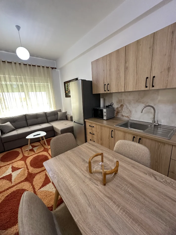 Tirane, jepet me qera apartament 1+1+Ballkon Kati 5, 52 m² 400 € (Pasho Hysa,Kompleksi Mangalem,40.000Leke)