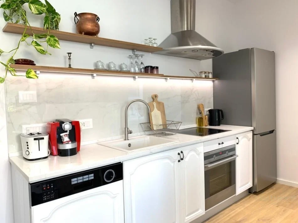 Tirane, jepet me qera apartament 2+1 Kati 3, 85 m² 750 € (Bulevardi Bajram Curri pas Kompleksit Delijorgji Tirana Albania)