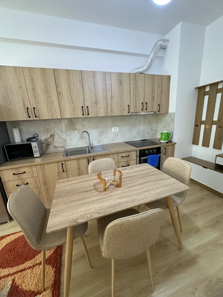 Tirane, jepet me qera apartament 1+1+Ballkon Kati 5, 52 m² 400 € (Pasho Hysa,Kompleksi Mangalem,40.000Leke)