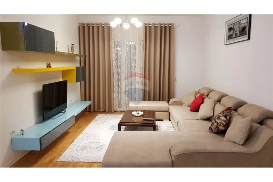 Tirane, jepet me qera apartament 2+1 , 108 m² 1.000 € 