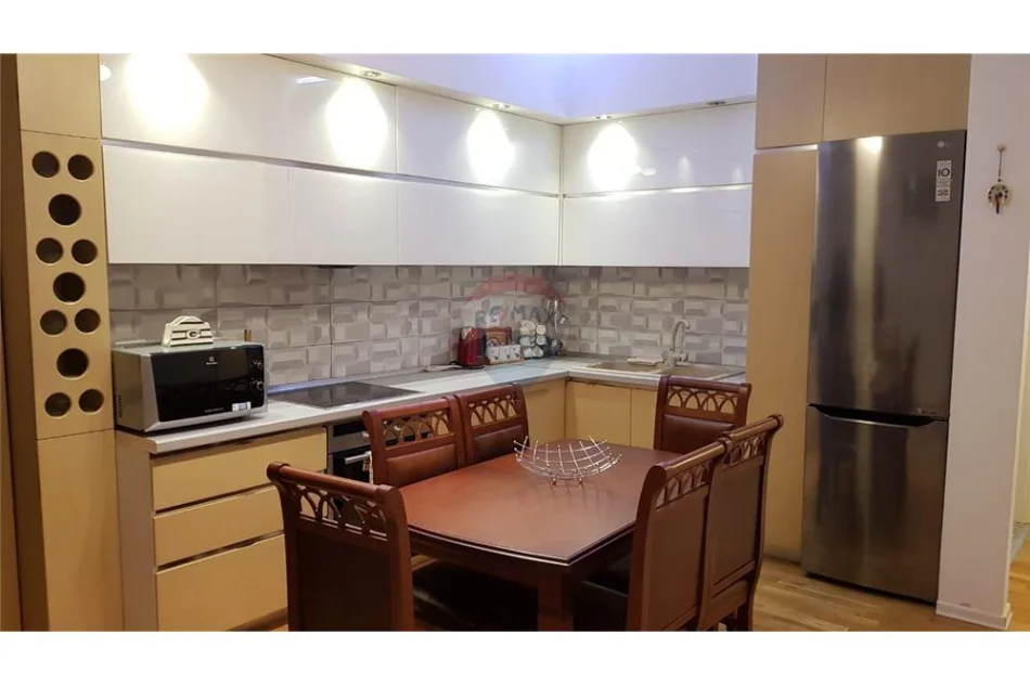 Tirane, jepet me qera apartament 2+1 , 108 m² 1.000 € 