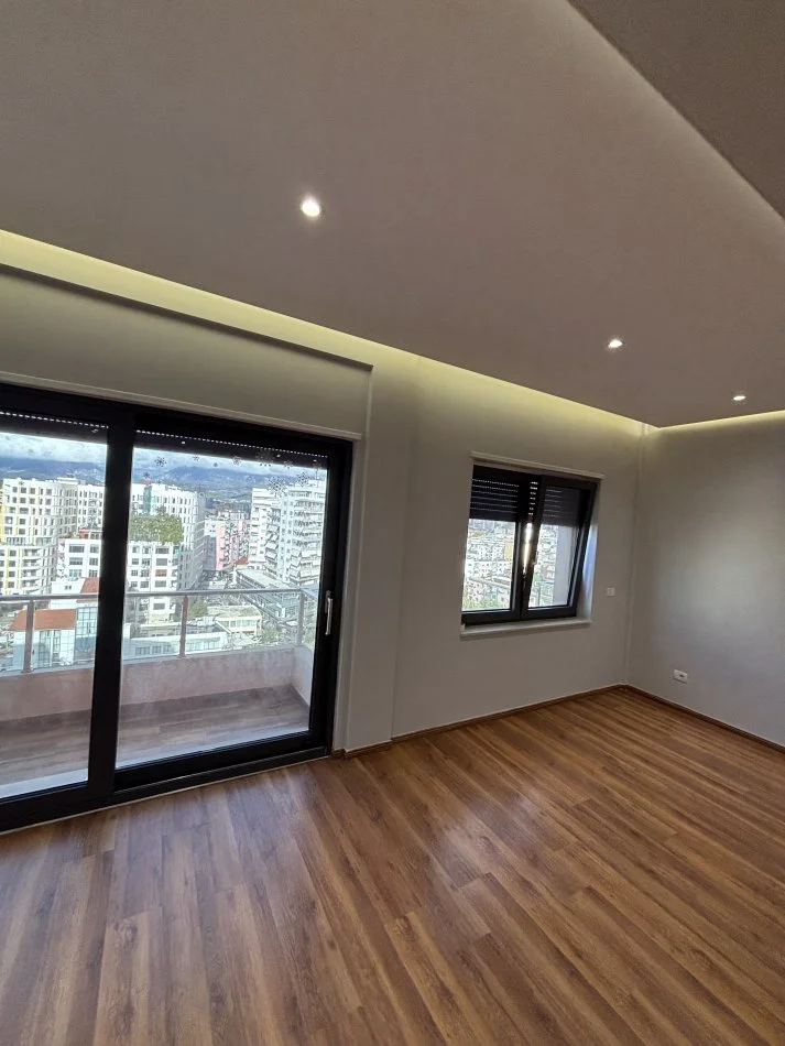 Tirane, jepet me qera zyre Kati 7, 146 m² 1.600 € (Zogu zi)