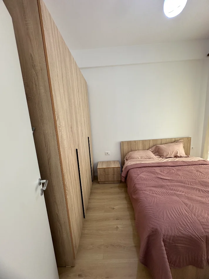 Tirane, jepet me qera apartament 1+1+Ballkon Kati 5, 52 m² 400 € (Pasho Hysa,Kompleksi Mangalem,40.000Leke)