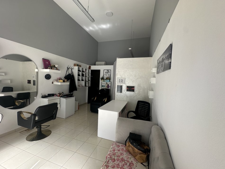 Tirane, shitet ambjent biznesi Kati 0, 30 m² (Teodor Keko)