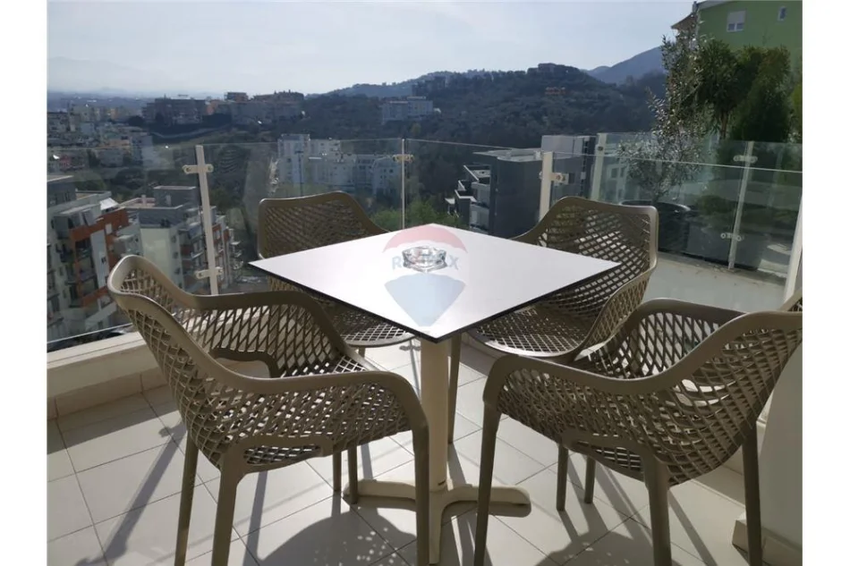 Tirane, jepet me qera apartament 2+1 , 108 m² 1.000 € 