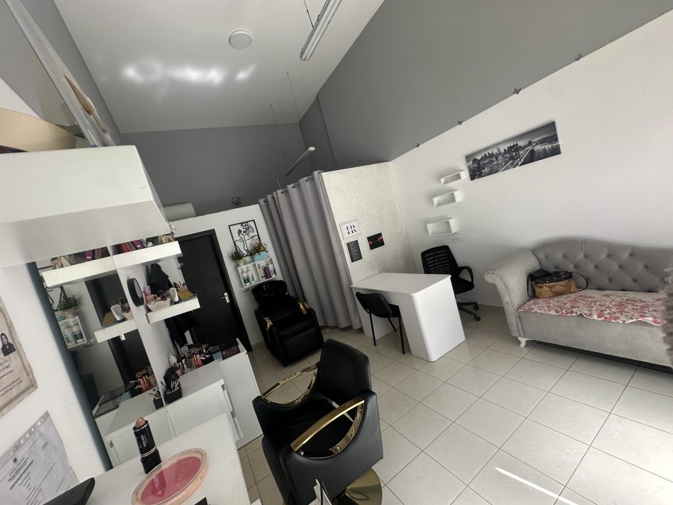 Tirane, shitet ambjent biznesi Kati 0, 30 m² (Teodor Keko)