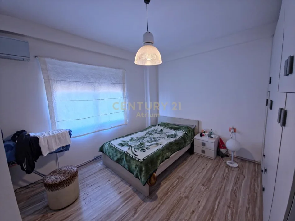 Tirane, jepet me qera apartament 2+1 Kati 5, 85 m² 500 € (porcelan)