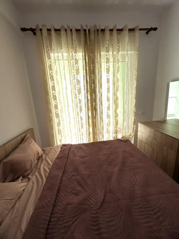 Tirane, jepet me qera apartament 1+1+Ballkon Kati 5, 52 m² 400 € (Pasho Hysa,Kompleksi Mangalem,40.000Leke)