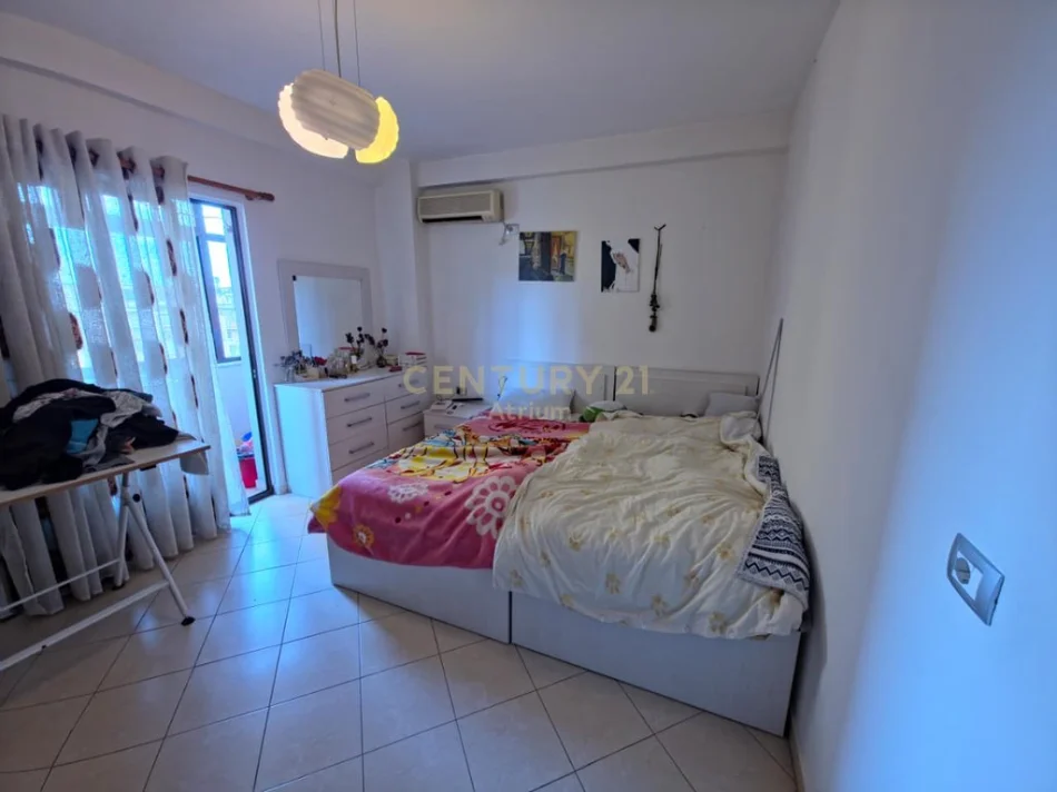 Tirane, jepet me qera apartament 2+1 Kati 5, 85 m² 500 € (porcelan)