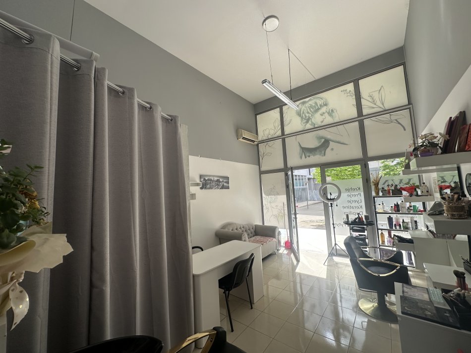 Tirane, shitet ambjent biznesi Kati 0, 30 m² (Teodor Keko)