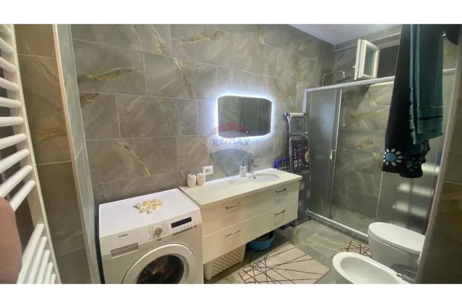 Tirane, jepet me qera apartament 2+1 , 108 m² 1.000 € 