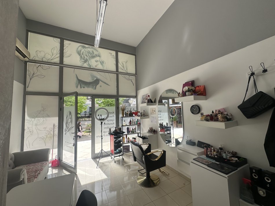 Tirane, shitet ambjent biznesi Kati 0, 30 m² (Teodor Keko)